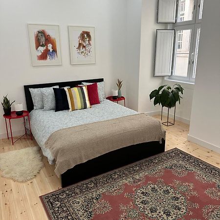Modern Bedroom In Lisbon Exterior photo